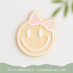Faccina sorridente con fiocco rosa in formato SVG, file di taglio laser con faccina sorridente felice, file digitale Glowforge e XTool, download digitale laser moderno e alla moda