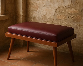 Banco de cuero burdeos de mediados de siglo, hecho a mano: detalle de madera para la entrada