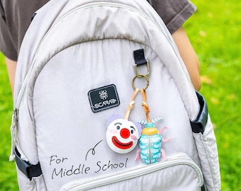 Divertido llavero de piel vegana para bolso – Accesorio para bolso hecho a mano, llavero adorable, regalo con temática animal para ella.