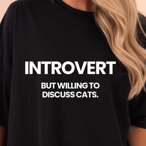 Chemise drôle de chat : t-shirt sarcastique introverti - couleurs confortables