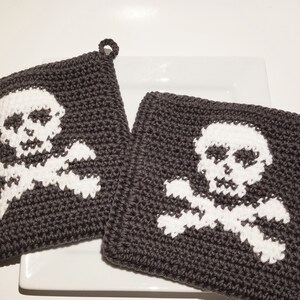 Skull and Crossbones potholders, pot holders, crochet hotpad hot pad trivet - horror Pirate Gift Kitchen Home Decor Decoration