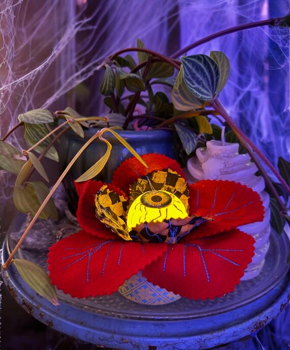 Creepy Eye Plant Light- Mystical & Whimsical Gothic Decor