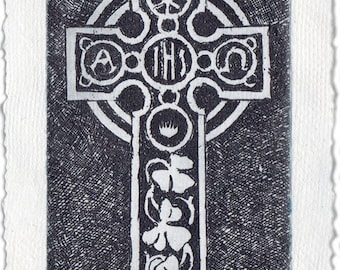 Exquisite Handmade Celtic Cross Etching with Shamrock Accents