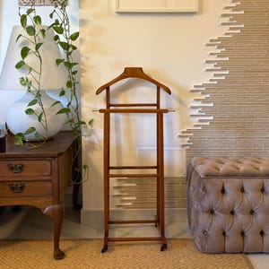 Mi-siècle rustique Valet stand vintage cintre robe rack vêtements en bois design dressboy italien organisateur valet stand gentleman cadeau lui
