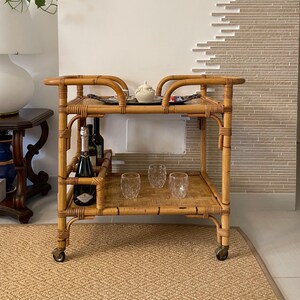 bar cart vintage trolley Hollywood regency drinks gold 50s Italian handmade wheels pannelli vetro scomponibili mid century hotel guest gift
