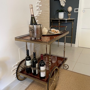 bar cart vintage trolley Hollywood regency drinks gold 50s Italian handmade wheels pannelli vetro scomponibili mid century hotel guest gift