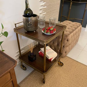 bar cart vintage trolley Hollywood regency drinks gold 50s Italian handmade wheels pannelli vetro scomponibili mid century hotel guest gift