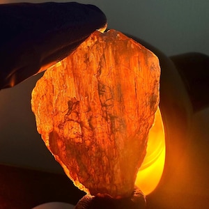 366.70 ct Natural Turkish Color-Change Diaspore – Ultra Rare Collector’s Gem