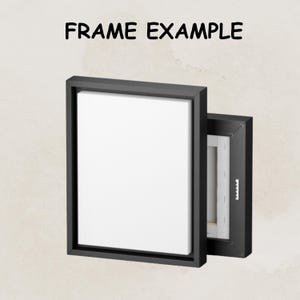 Peut inclure: Exemple de cadre noir avec un insert de toile blanche. Le cadre a une fine bordure noire et un passe-partout blanc.