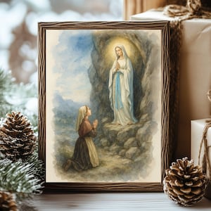 Op de afbeelding: Een ingelijste aquarelprint met een figuur in een wit en blauw gewaad in een rotsachtige grot met een gouden halo, terwijl een persoon in een bruine jurk en hoofdbedekking knielend op de grond bidt in een landschap.