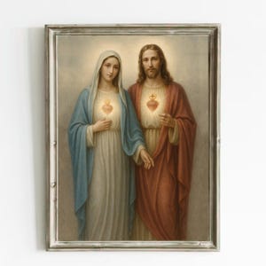 Puede incluir: Una impresión religiosa enmarcada que presenta dos figuras, una mujer con una túnica azul y un hombre con una túnica roja, tomados de la mano. Ambas figuras tienen un corazón brillante en el pecho. La obra de arte está sobre un fondo suave y neutro.