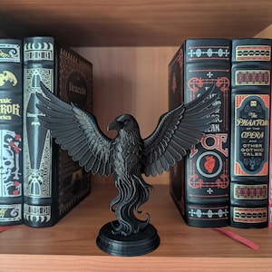Black Raven Statue on Plinth – Outstretched Wings Gothic Decor – 8×7” Mythical Bird Sculpture