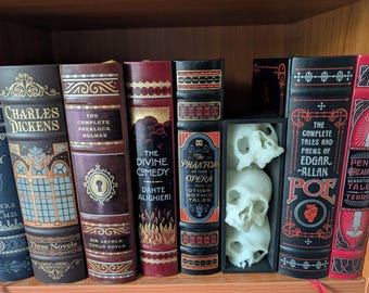 3 Skull Glow in the Dark Book Nook