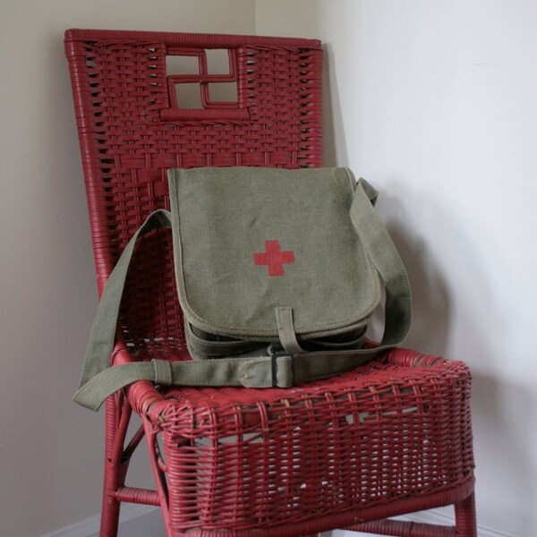 Vintage Military Bag Medic Medical Canvas Bag Messenger Red Cross Adjustable Strap Heavy Duty Ipad Laptop Size