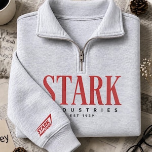 Stark Industries Broderad T-shirt med Quarter Dragkedja Iron Man Hero MCU, Marvel Iron Man T-shirt