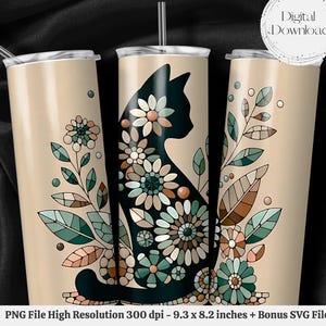 Puede incluir: Un juego de tres vasos de acero inoxidable de 20 onzas con una silueta de gato negro rodeada de diseños florales en verde azulado, marrón y crema. Los vasos miden 9,3 pulgadas de alto y 8,2 pulgadas de diámetro.
