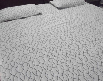 Graue gesteppte Baumwolldecke: Zick-Zack-Patchwork Tagesdecke
