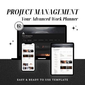 Peut inclure: Une capture d'écran d'un site Web pour un logiciel de gestion de projet. Le site Web est gris foncé avec un logo et du texte blancs. Le site Web est ouvert sur un ordinateur portable et deux tablettes. Le texte sur le site Web dit "Gestion de projet" et "Votre planificateur de travail avancé".