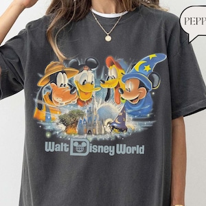 Maglietta vintage Walt Disney World, maglietta del posto più felice della Terra, maglietta vintage Topolino, Pluto, Paperino e Pippo, maglietta coordinata per la famiglia con viaggio Disney
