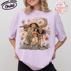 Pu&ograve; includere: Un set di tre tazze in ceramica con finitura opaca e macchiettata. Le tazze sono nei toni del crema, grigio chiaro e grigio scuro. Ogni tazza ha un design semplice e minimalista.