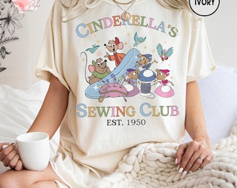 Camiseta del Club de Costura de Cenicienta (Est. 1950), Camiseta de la Princesa Cenicienta, Camiseta de Disney Girl Trip, Gus Gus Cenicienta, Camiseta Disney Comfort Color
