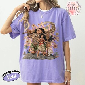 Maglietta Moana e Maui in stile retrò Comfort Colors, maglietta Disney Moana Princess Pua Hei Hei, maglietta per famiglie Disneyland, maglietta Disney per bambina, regalo da principessa Violet/Purple
