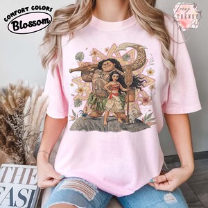 Maglietta Moana e Maui in stile retrò Comfort Colors, maglietta Disney Moana Princess Pua Hei Hei, maglietta per famiglie Disneyland, maglietta Disney per bambina, regalo da principessa Blossom/Light Pink