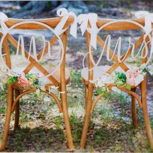 Rustic Mr & Mrs Wedding Signs – Wooden Chair Decor, Personalized Wedding Sign, Perfect Wedding Gifts for Couple, Rustic Wedding Table Decor.