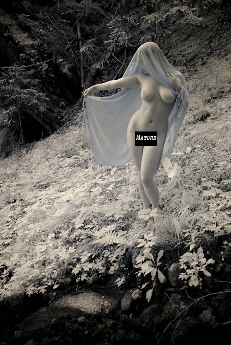 Infrared artistic nude photography naked in phot 最 低 価 格 の art fine nature....
