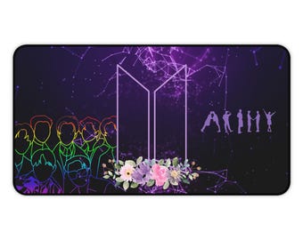 Alfombrilla de escritorio BTS y BTS Army de 22" x 12": perfecta para la oficina, la oficina en casa, los juegos, las fanáticas, la colección BTS, el regalo para las fanáticas de BTS, el regalo para las fanáticas del Kpop.