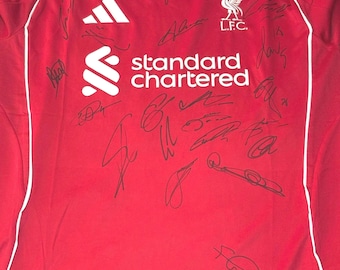 Maglia da casa del Liverpool 25/26 autografata a mano dalla squadra, con certificato di autenticità.