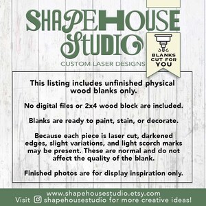 Op de afbeelding: Een wit bord met groene tekst SHAPEHOUSE STUDIO CUSTOM LASER DESIGNS en BLANKS CUT FOR YOU. De tekst vermeldt dat deze aanbieding alleen onafgewerkte houten blanks bevat, geen digitale bestanden, en dat lasergesneden randen schroeiplekken kunnen hebben.
