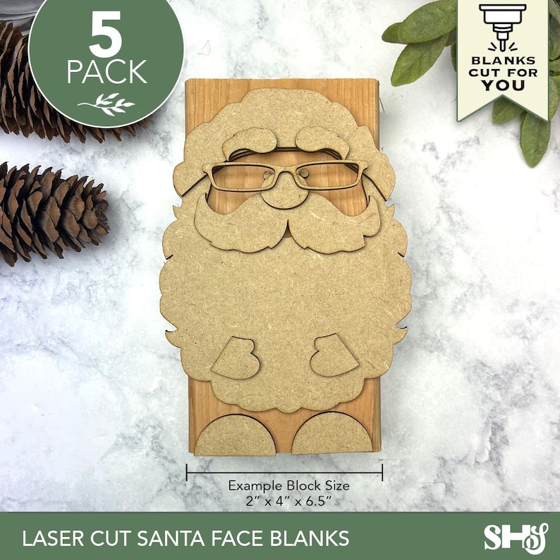 Puede incluir: Un conjunto de cinco piezas de madera cortadas con l&aacute;ser que representan una cara de Santa Claus con barba, bigote y gafas. La cara est&aacute; montada sobre un bloque de madera rectangular con una medida visible de 2 pulgadas por 4 pulgadas por 6,5 pulgadas. El texto 5 PACK y BLANKS CUT FOR YOU es visible.