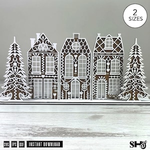 以下が含まれることがあります： レーザーカットされた木製の家と木々が特徴の、装飾的なクリスマスの村のシーン。家には複雑な窓とドアのデザインがあり、茶色の背景と白いオーバーレイがあります。2つのサイズがあります。画像には「SVG EPS DXF INSTANT DOWNLOAD」というテキストも含まれています。