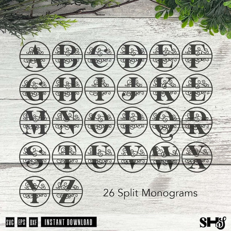Op de afbeelding: Een verzameling van 26 zwarte cirkelvormige gespleten monogramletters van A tot Z, elk met een decoratief filigraanontwerp in de cirkel. De tekst 26 Split Monograms, SVG, EPS, DXF, INSTANT DOWNLOAD en SHS is zichtbaar.