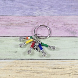 Brelok z mikrofonem One Direction, malowany ręcznie