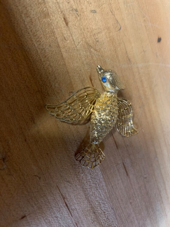 Vintage Gold Tone Flying Bird Pin - image 2