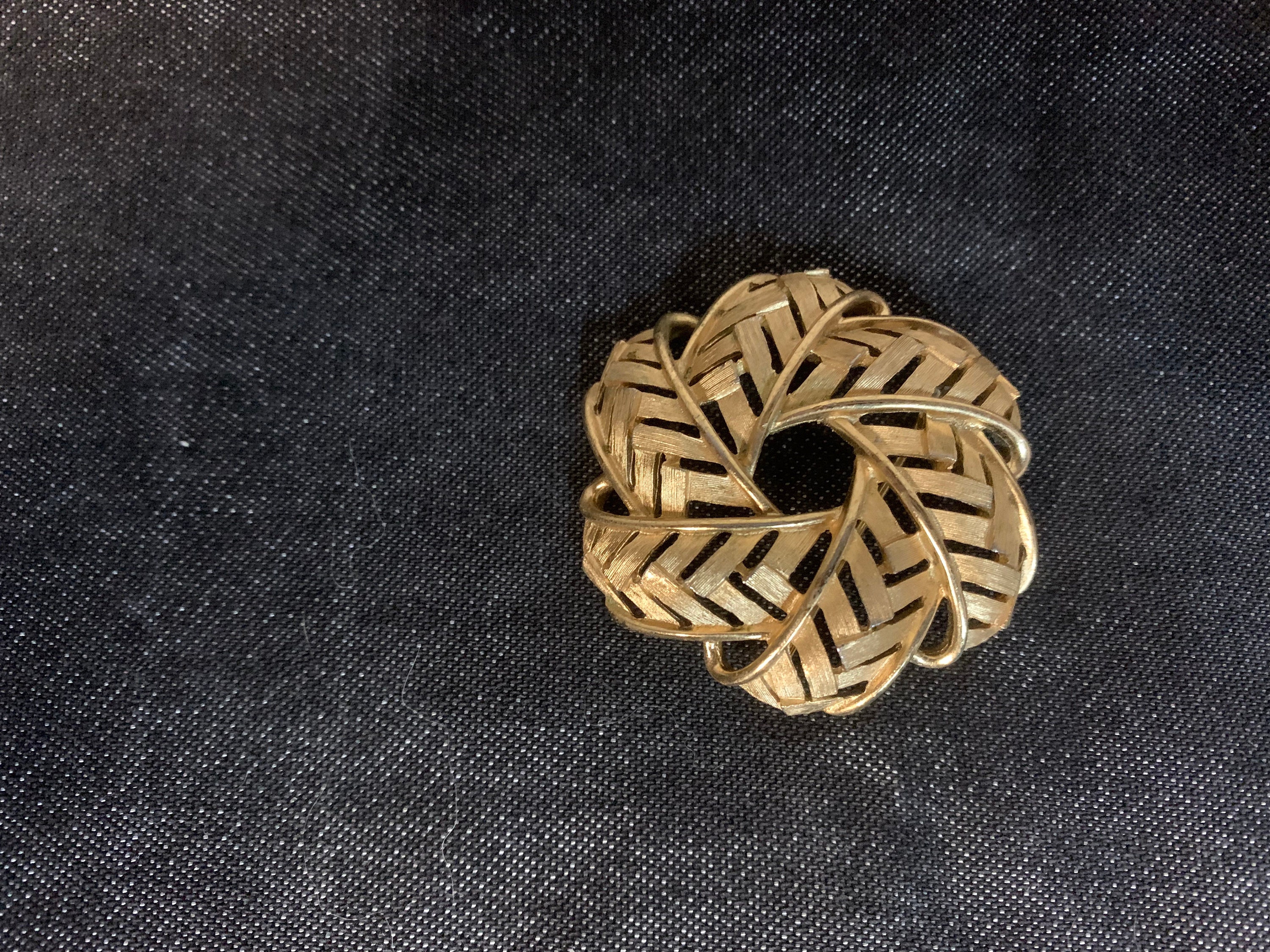 Vintage Trifari Textured Gold Tone Brooch/Pin Minimalist Design Vintage Crown TRIFARI Gold Tone Ocean Wave Marked/Signed  main image 2
