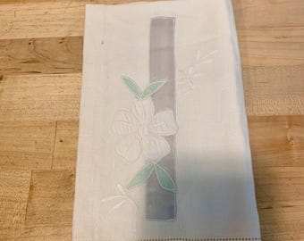 Vintage Appliqued Linen Guest Towel Fingertip Flower Design