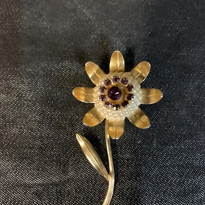 Large Gold Tone Rhinestone Faux Pearl Pin Brooch