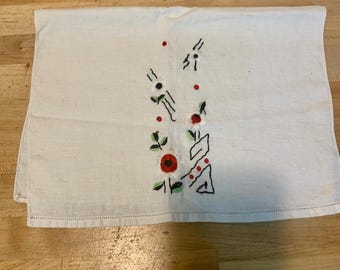 Vintage Embroidered  Linen Guest Towel Fingertip Flower Design