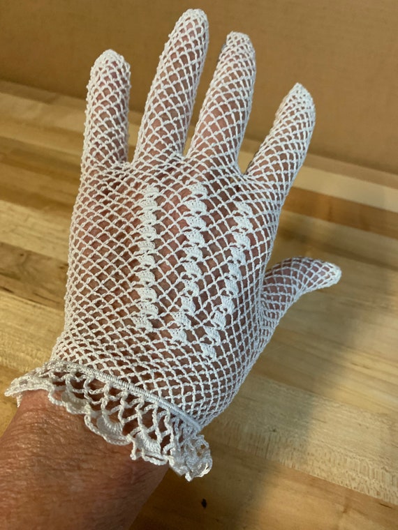 Vintage Hand Crochet Light Beige Ladies Gloves