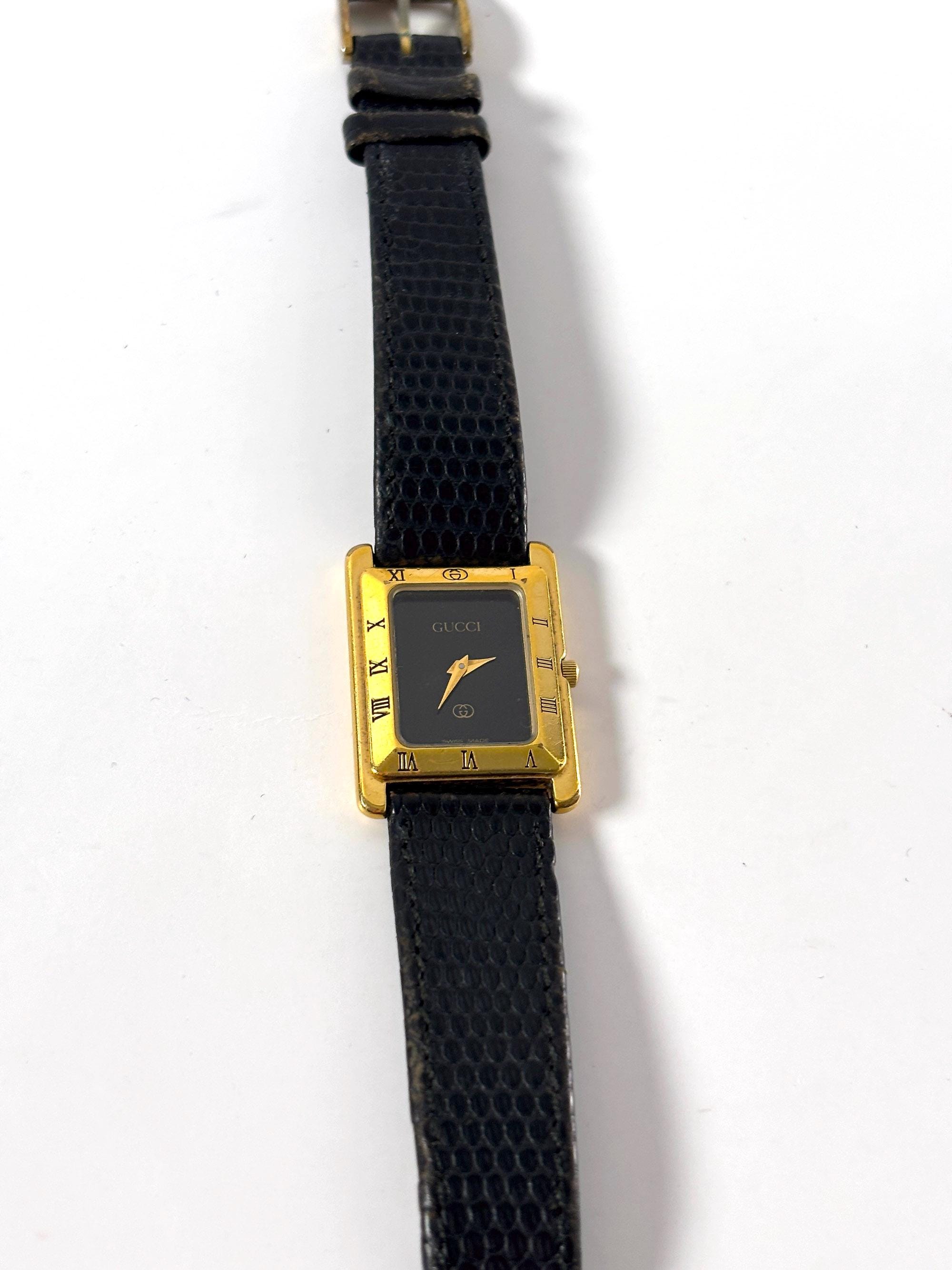 GUCCI グッチ 147.5 スクエア 腕時計 ゴールド/ブラック レディース il_fullxfull.7197088202_fokj.jpg
