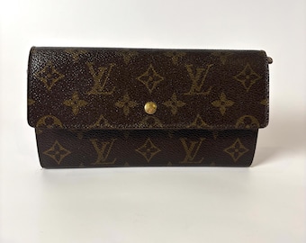 Louis Vuitton Sarah Monogram Travel Wallet – Classic Bifold Designer Clutch