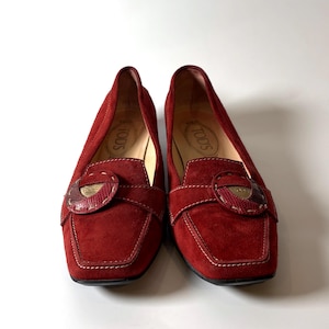 Tod&#39;s Red Suede Heel Loafers – Italian Designer Classic with Buckle size 7.5