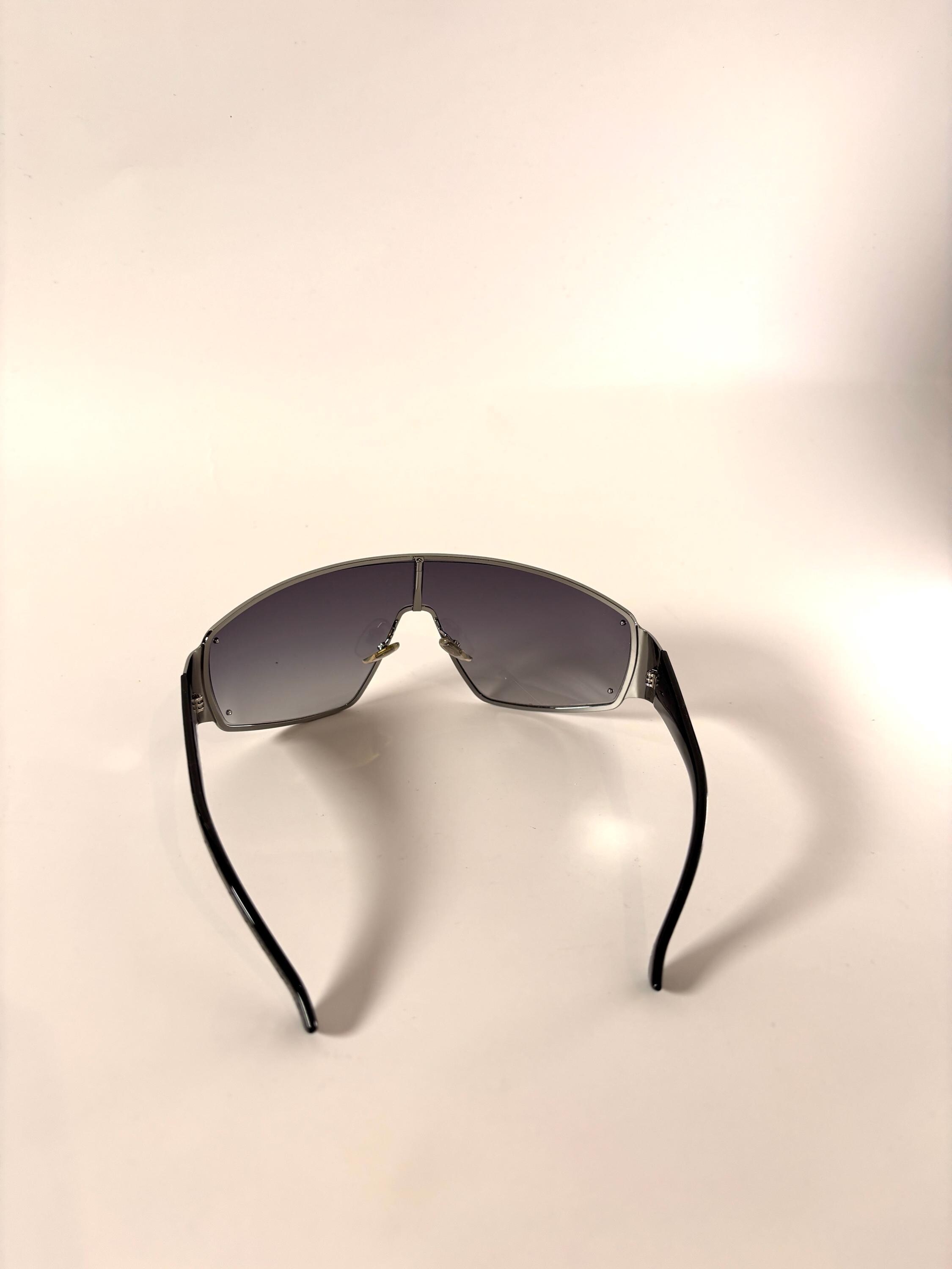 Gucci Shield Sunglasses GG Pattern Designer Fashion Made In Italy Gucci Shield Sunglasses GG Pattern Designer Fashion Made in  main image 3