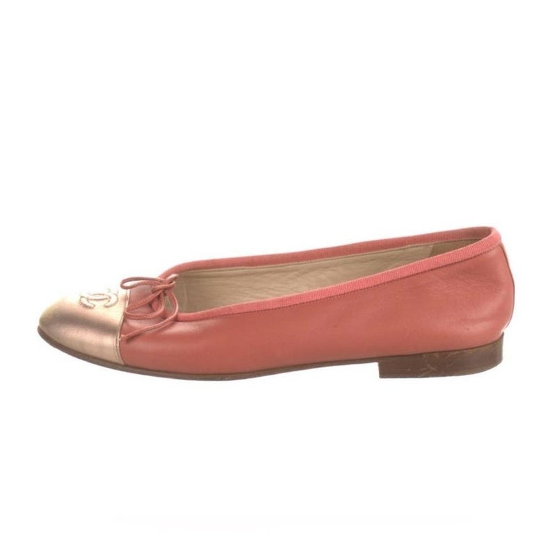Vintage Chanel Coral Leather Ballet Flats with CC Logo and Gold Cap Toe image 2