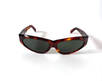 Vintage Ray-Ban Tortoise Shell Cat-Eye Sunglasses | 90s Italian UV Lenses
