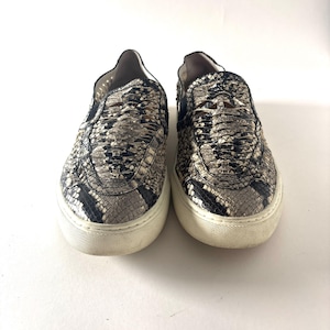 Zapatillas sin cordones vintage Tory Burch de piel de serpiente, piel de pitón metalizada, talla US 11.