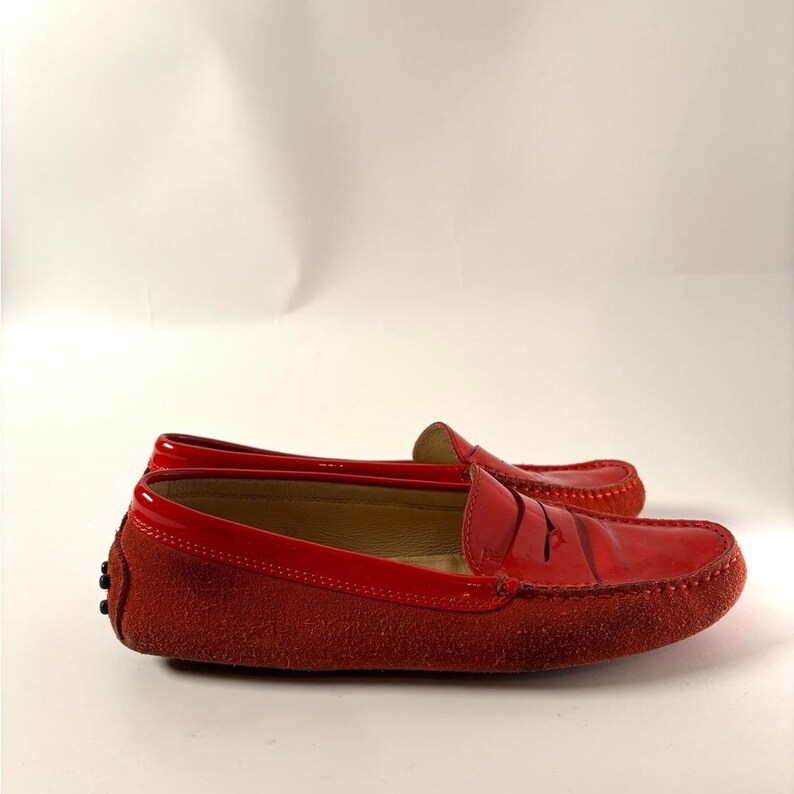 Mocassini italiani vintage Tod's in pelle verniciata rossa immagine 4